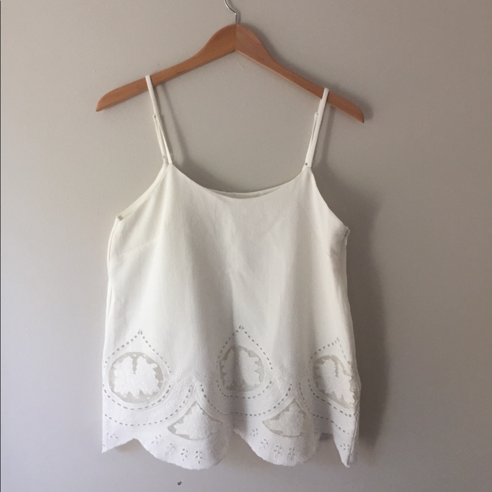 Chic white tank top!