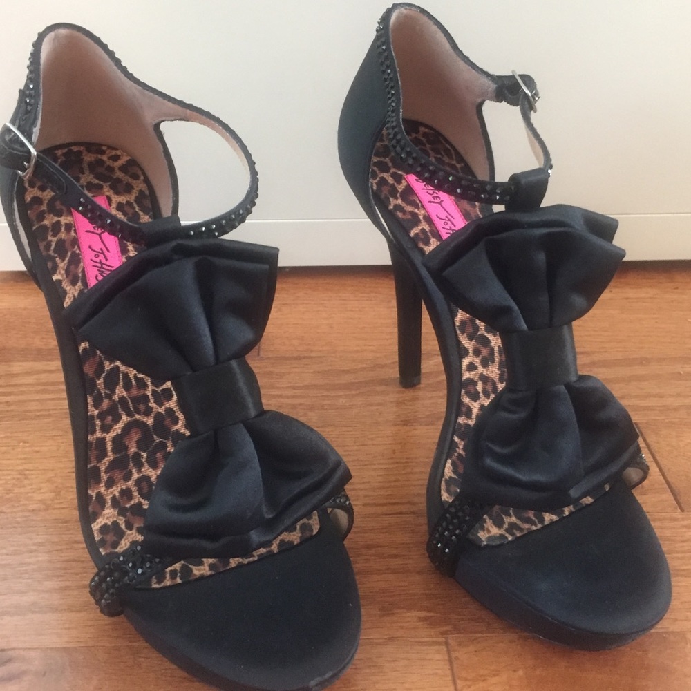 Size 7 Betsey Johnson Jonas Heels