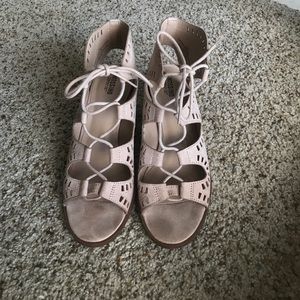 Nude sandals with heel