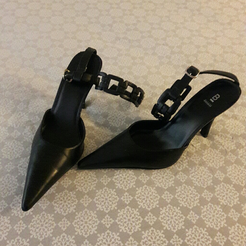 BEAUTIFUL BLACK STRAPS SEXY HEELS