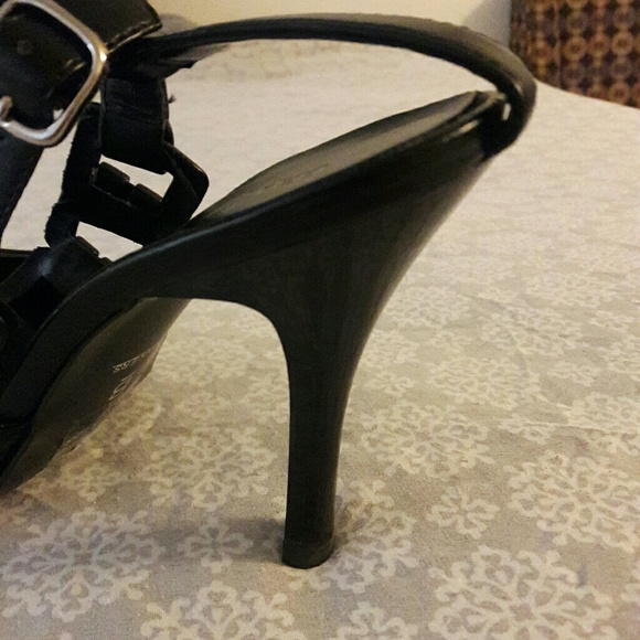 BEAUTIFUL BLACK STRAPS SEXY HEELS - Picture 3 of 6