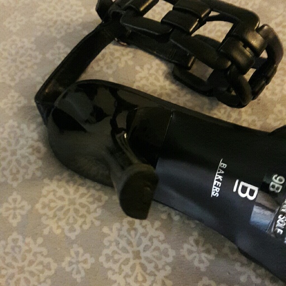 BEAUTIFUL BLACK STRAPS SEXY HEELS - Picture 4 of 6