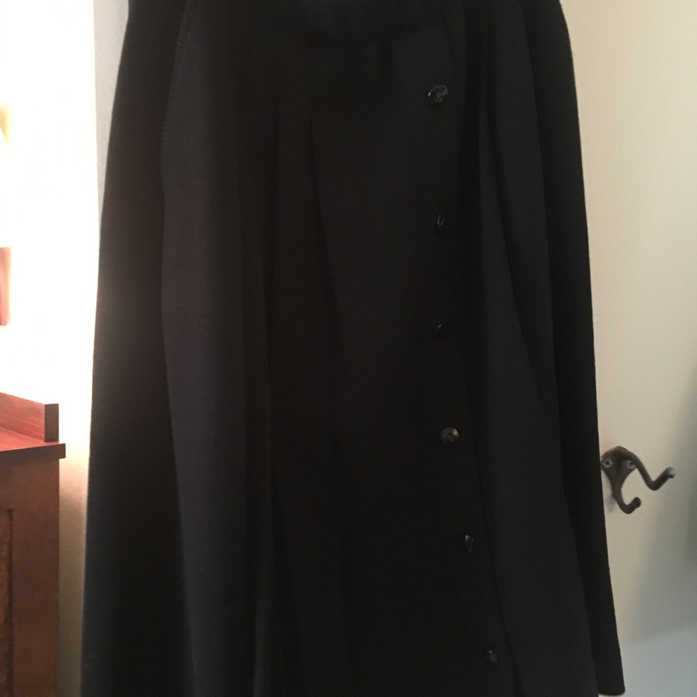 Black knit skirt