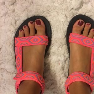 Water shoes/ sandals