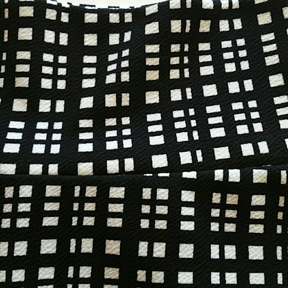 LulaRoe Skirt size XS - Picture 2 of 4