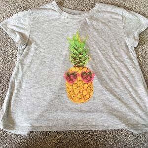 Pineapple tee with slit in back size S