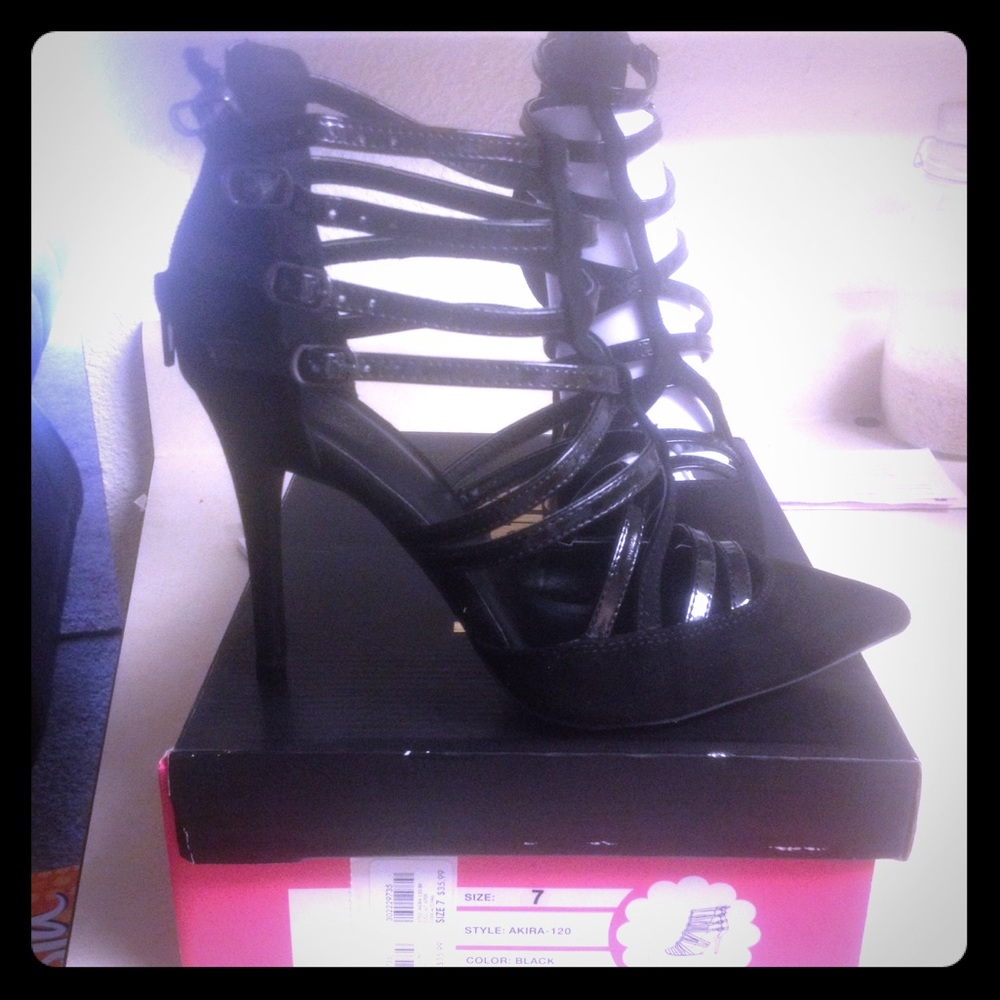 Pointed toe heels