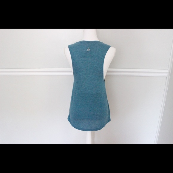 ❗️LAST CHANCE❗️“I am Strong" Muscle Tank - Picture 3 of 5