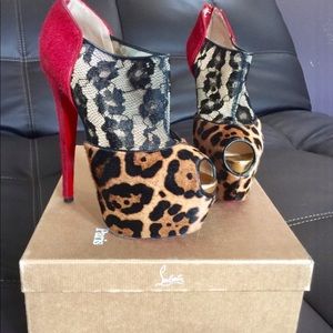 CHRISTIAN LOUBOUTIN PUMP