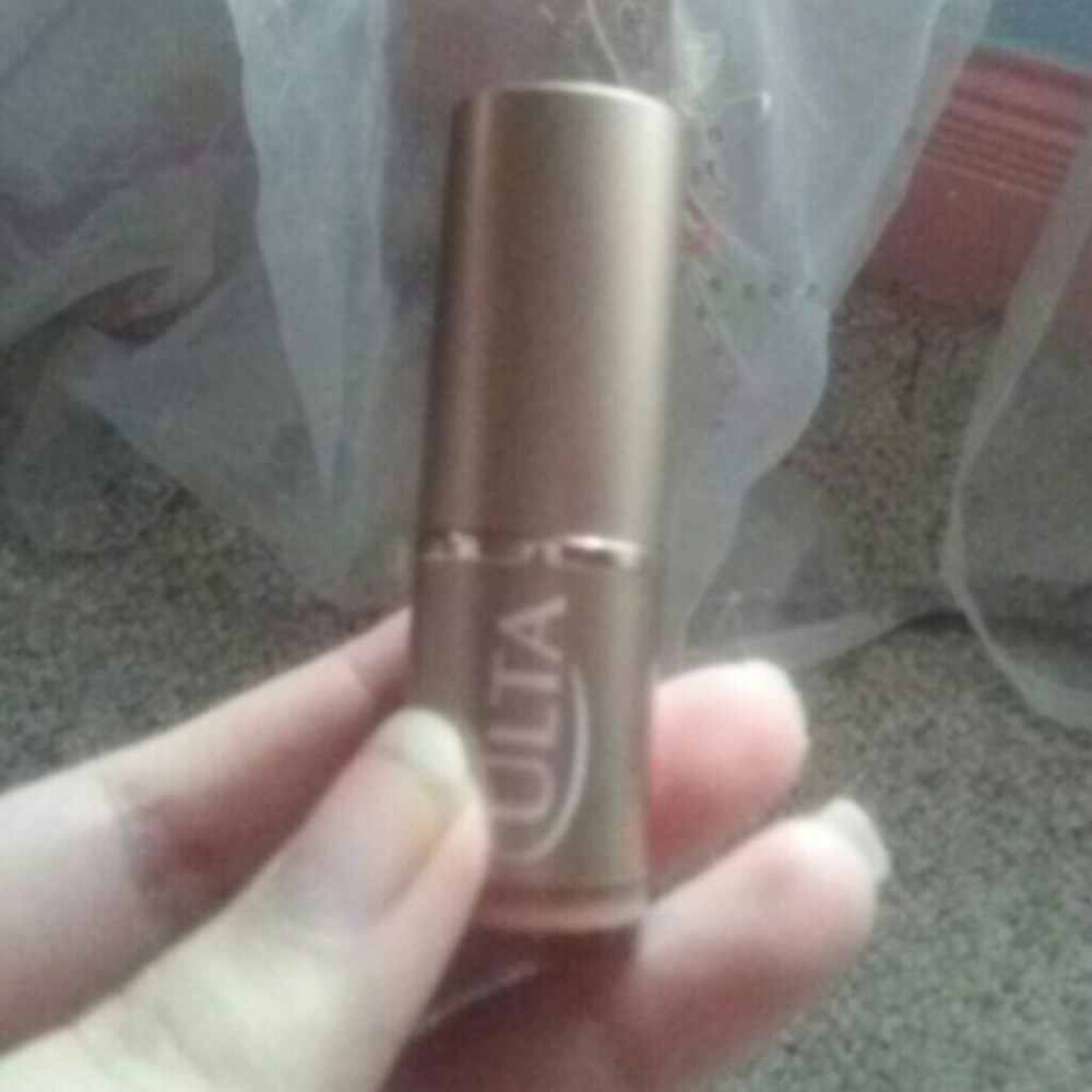Nude lipstick