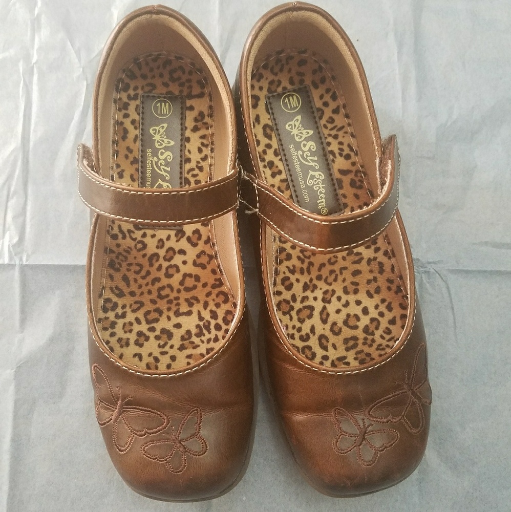 Girls brown shoes