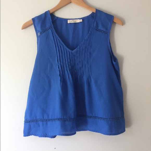 Light blue cute tank with pretty detail - Picture 1 of 3