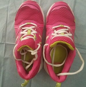 Girls New Balance tennis shoes