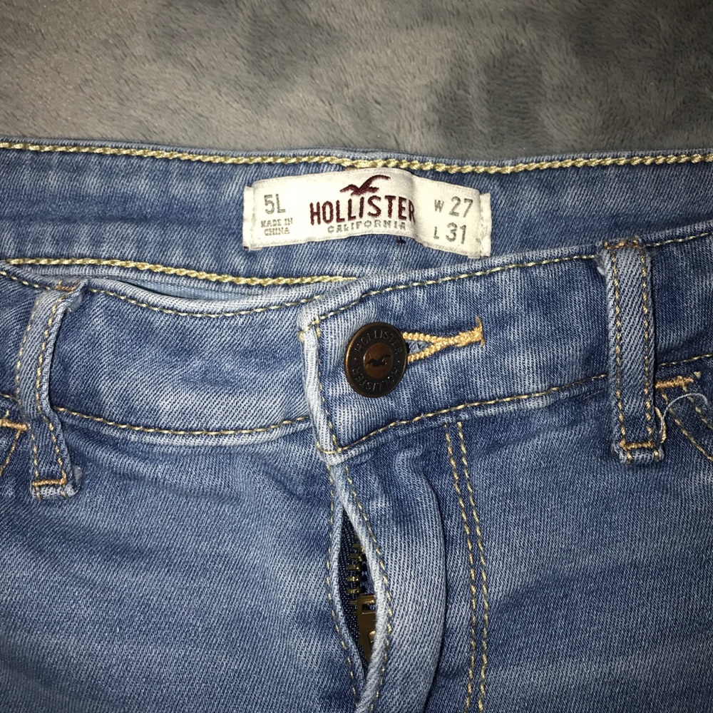 medium wash hollister jeggings!!