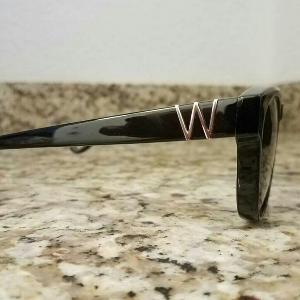 NWOT Wildfox Classic Fox 2 Black Sunglasses