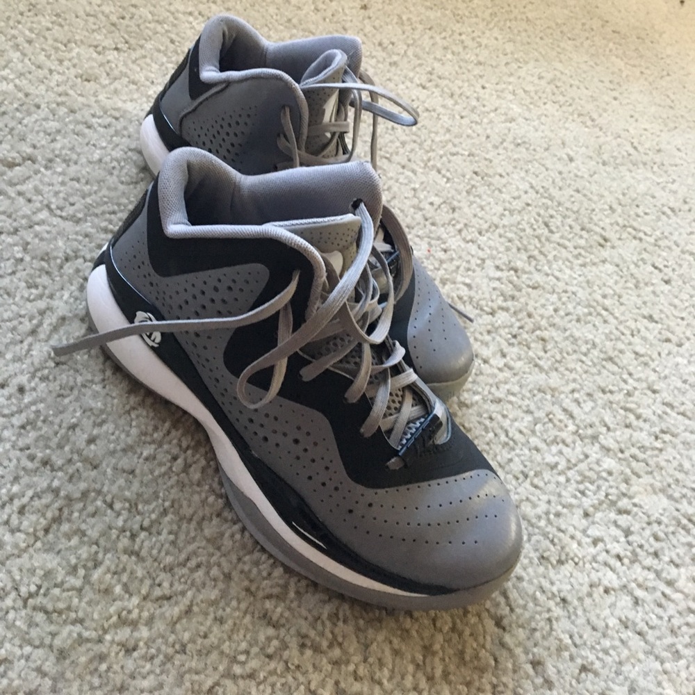 Derrick Rose basketball shoes