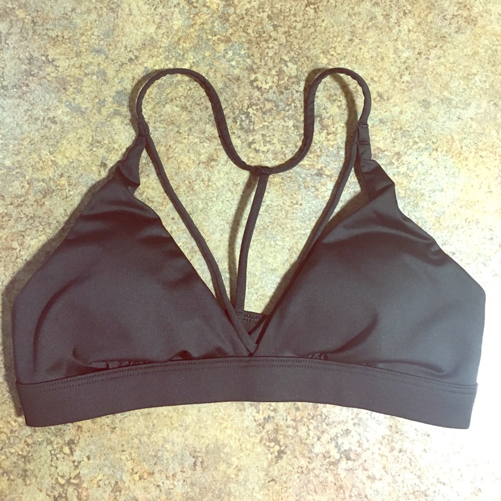 Victoria Sport Strappy Sports Bra
