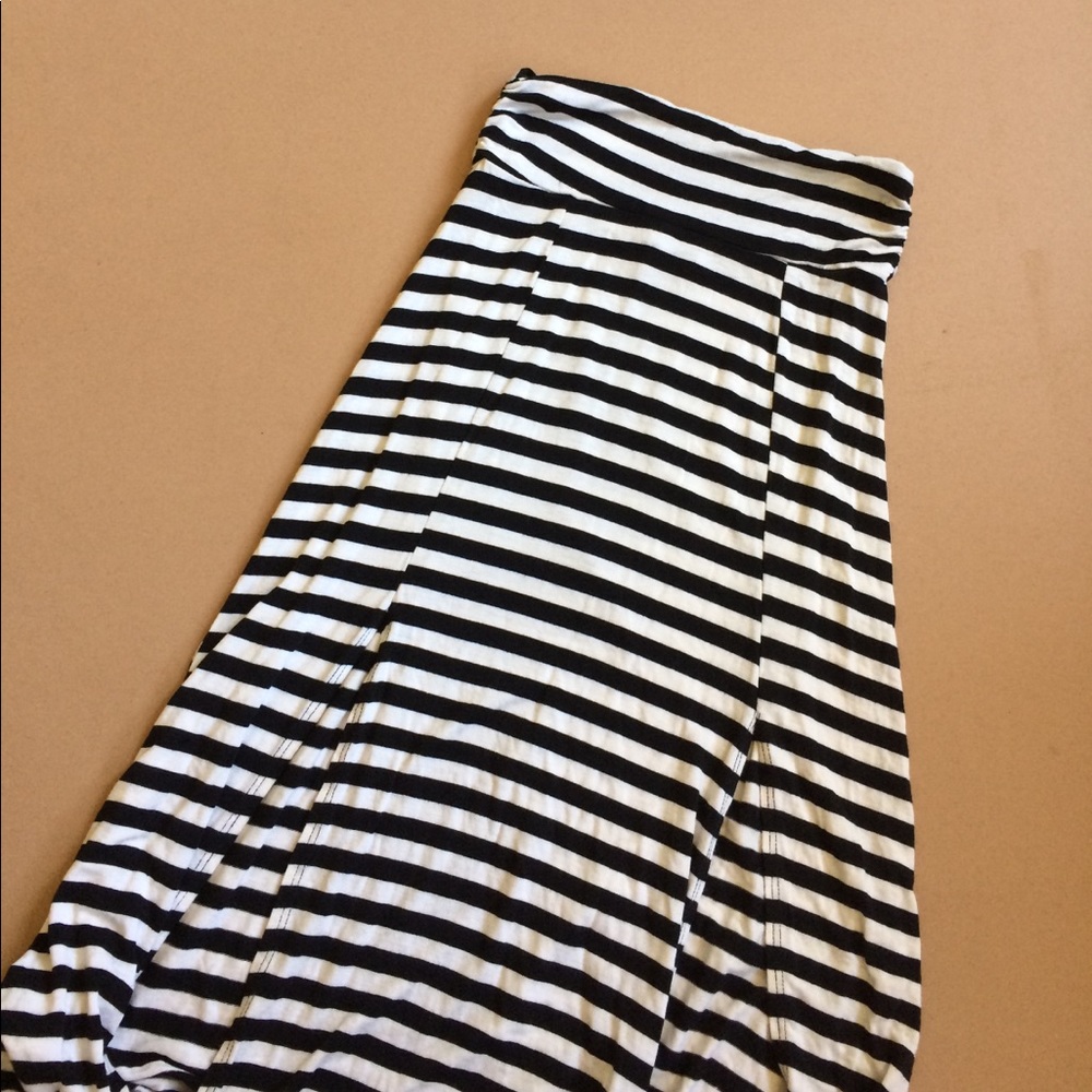 Black and White Stripes Maxi Skirt with slits
