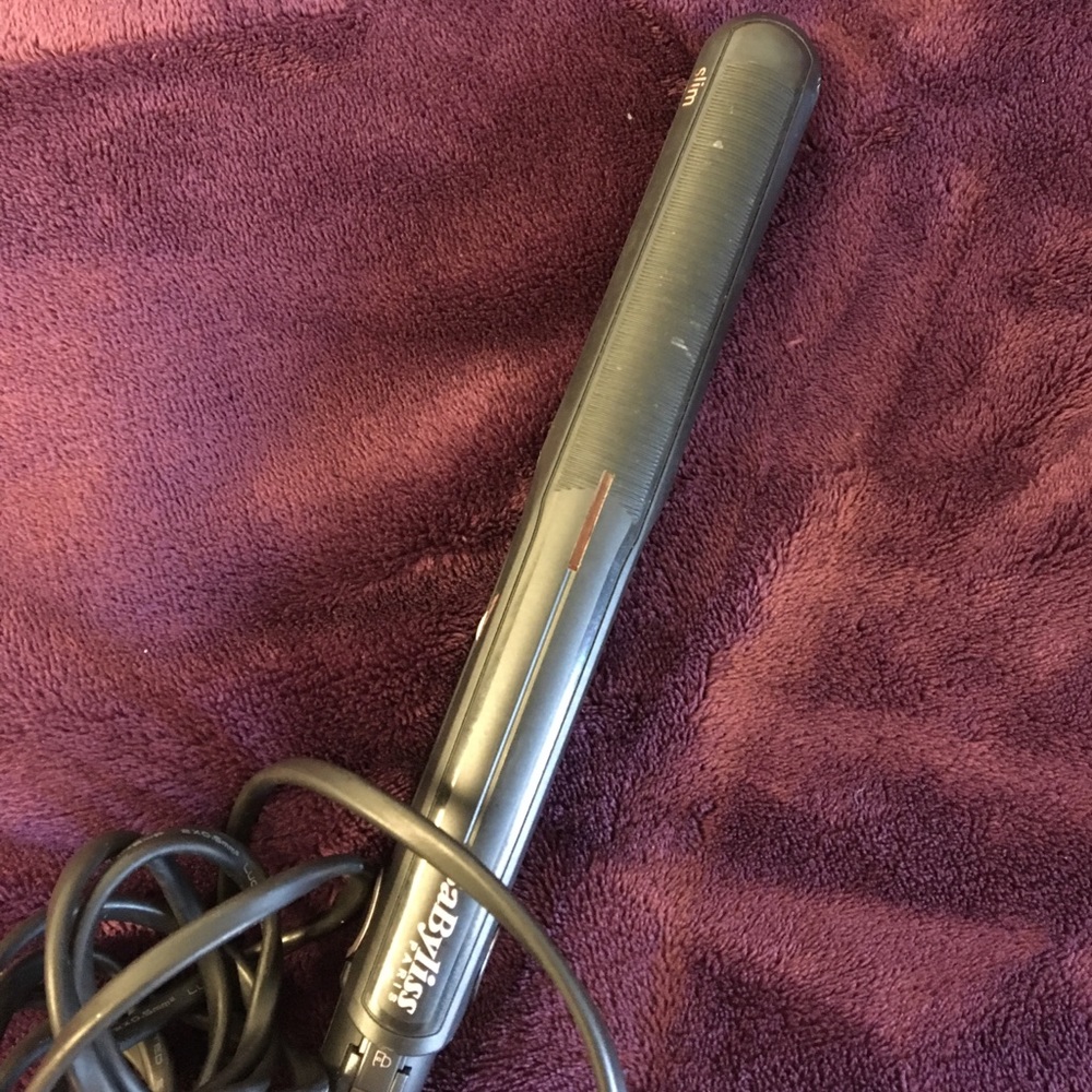 BaByliss hair straighter and slim iron for curls🛍