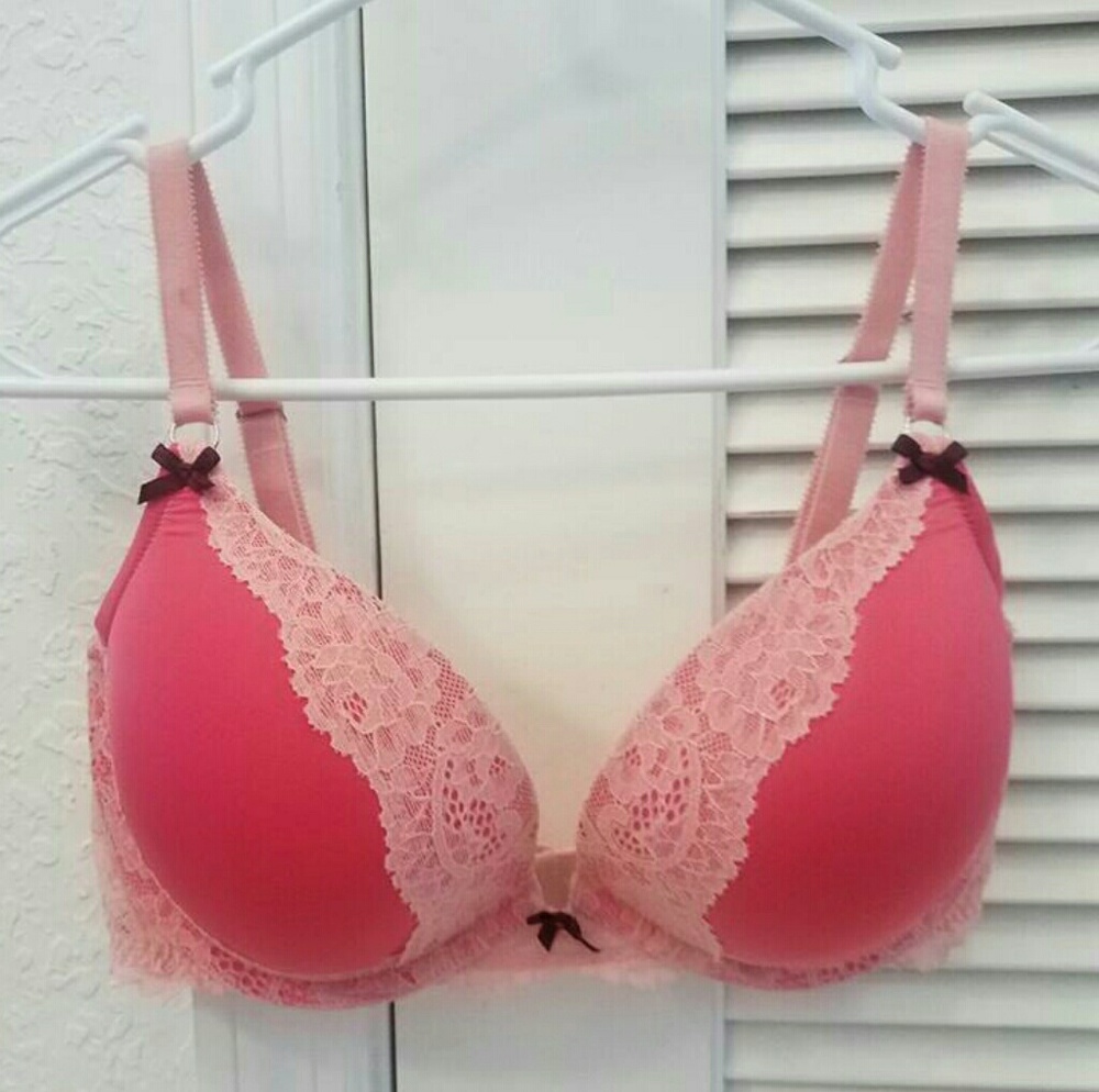 Victoria Secret Pink Padded Push-Up Bra (34D)