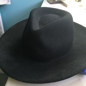Black stylish fashion hat! NEVER BEEN WORN!