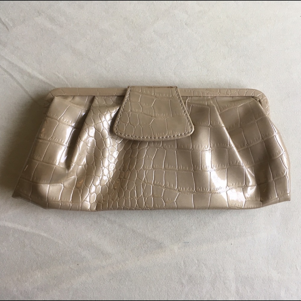 2/$15 ☀️ Alligator Print Gold Clutch