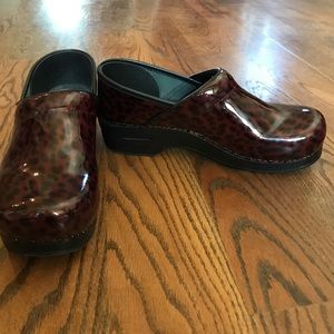 Dansko clogs - size 41 - red and black leopard
