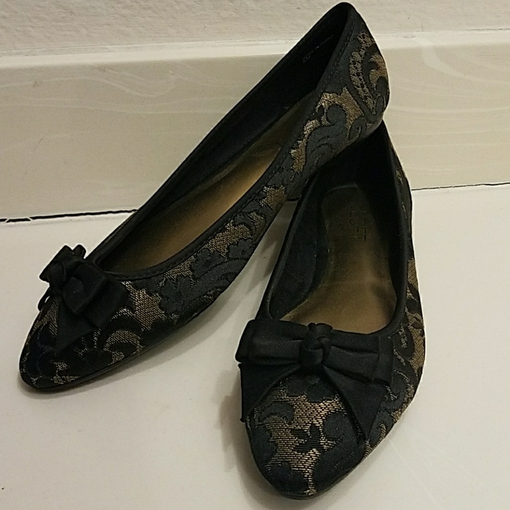 ANN TAYLOR FLATS