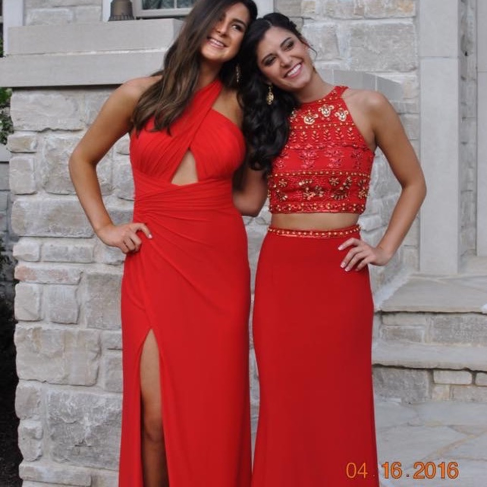 Red Prom dress
