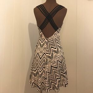 ‼️S0LD‼️NW0T Black & Beige Zigzag Dress