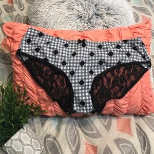 NWT LOWRISE HIP HUGGER! Scrunch back!