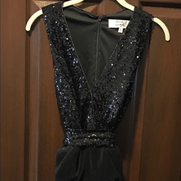 Sequence sleeveless ruffled dress - Picture 2 of 4