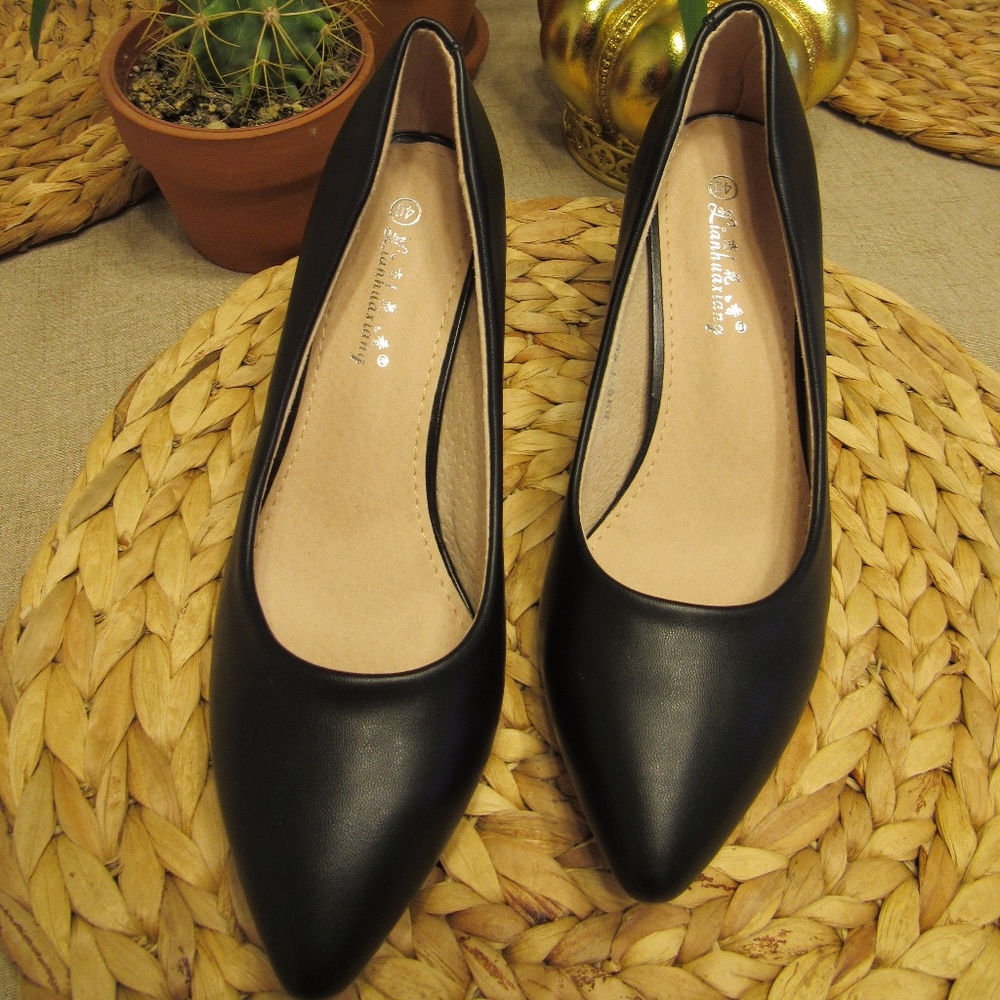 NWOT Black Kitten Heels