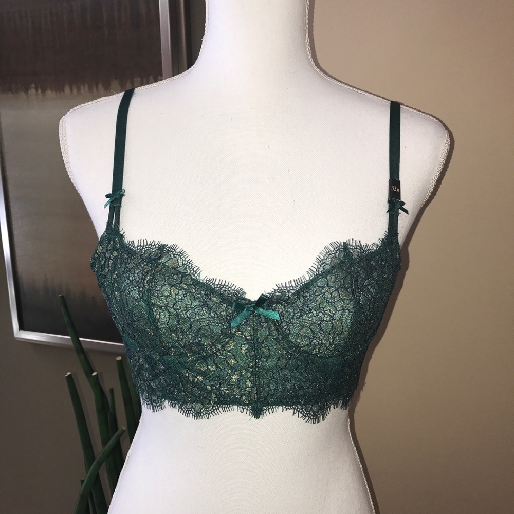 Victoria's Secret Push Up w/o padding Bra 32B NEW