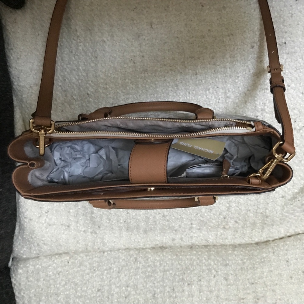 Brand new Michael Kors cross body signature purse - Picture 2 of 5