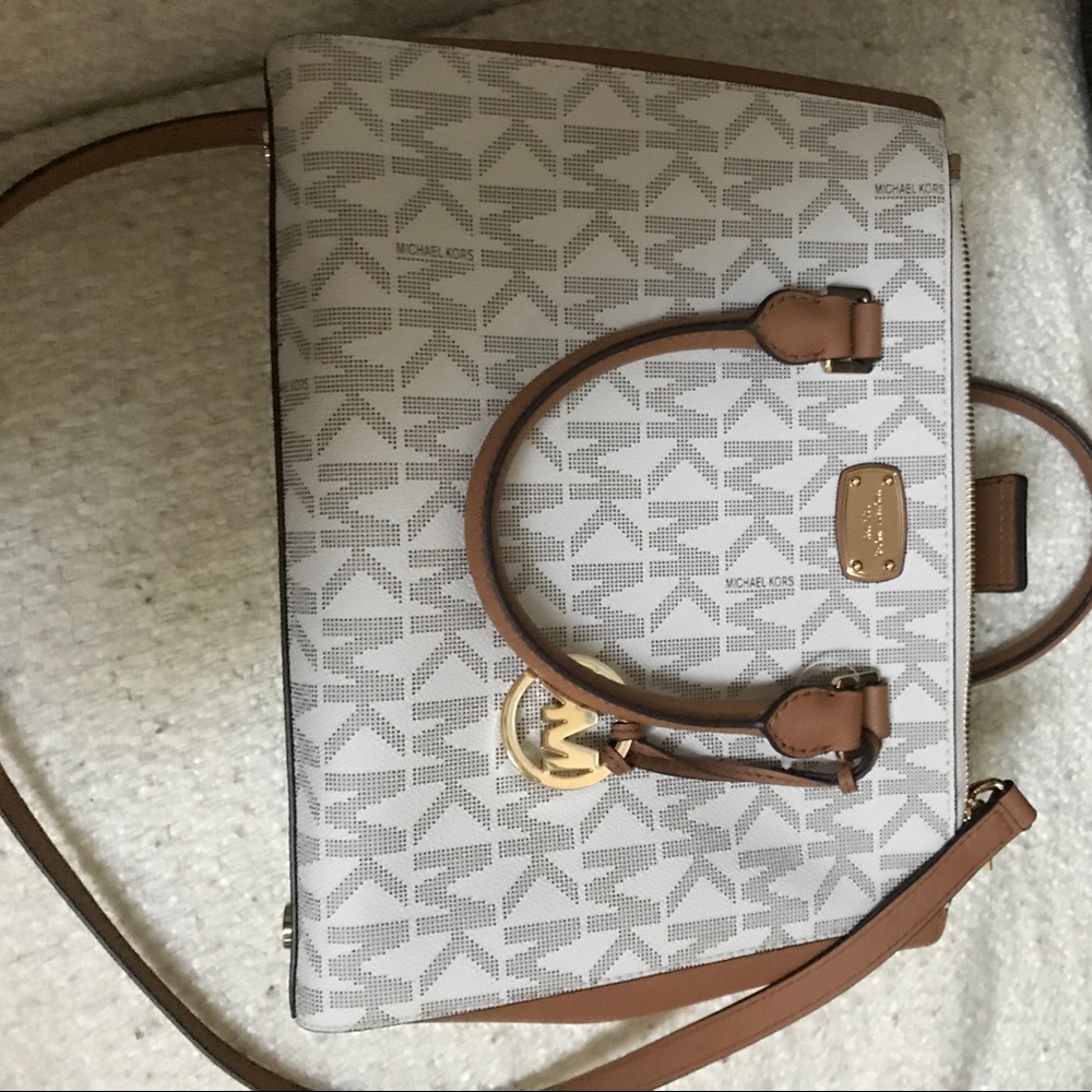 Brand new Michael Kors cross body signature purse