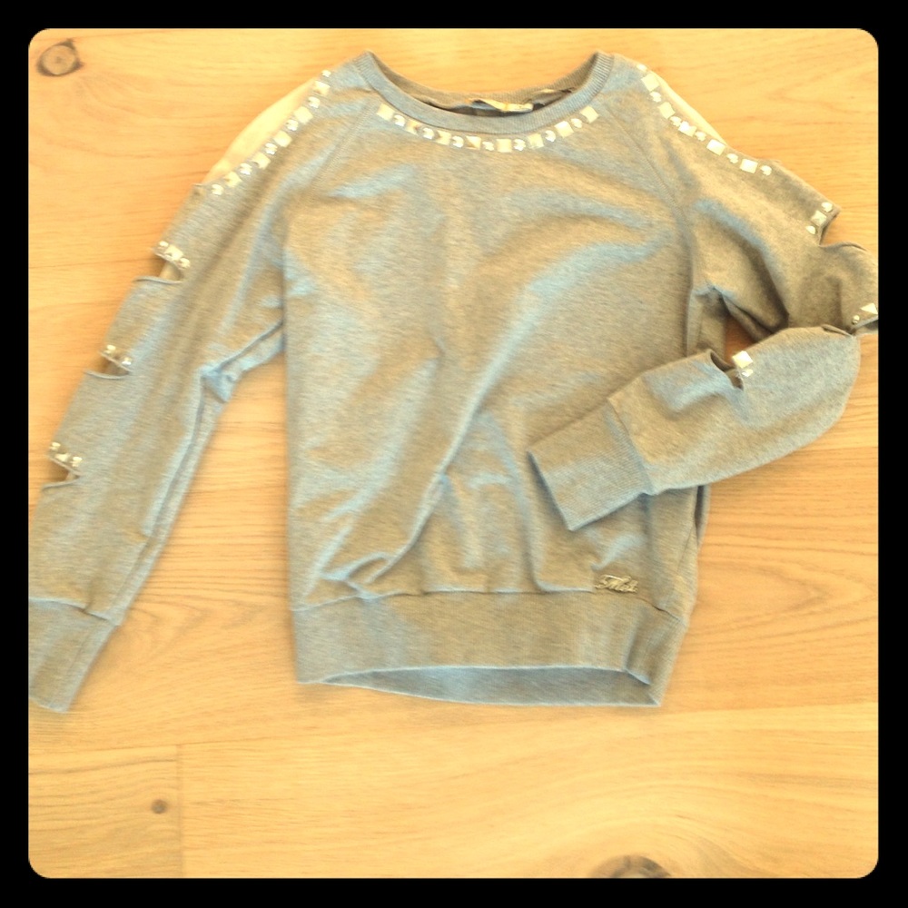 Super cute winter ❄️ sweater!! Made I Italy 🇮🇹