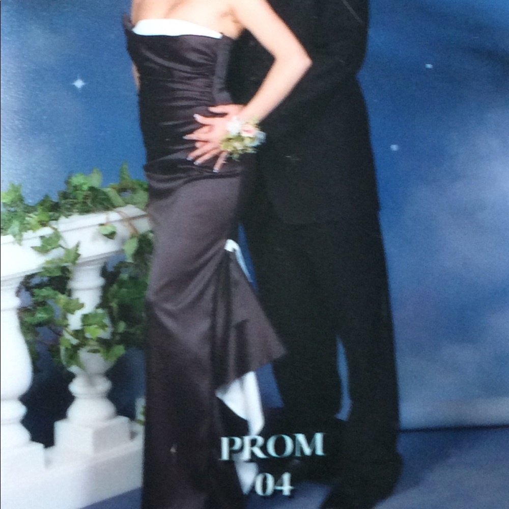 Cache black & white gown Sz 2