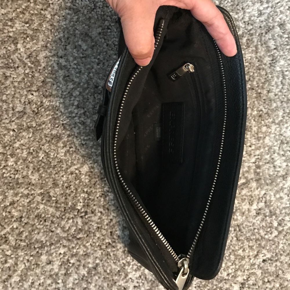 •Express Clutch• - Picture 3 of 3