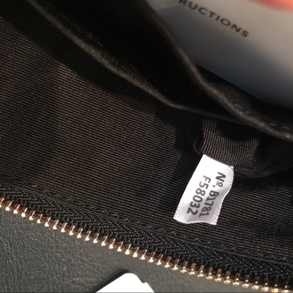 Coach crossgrain leather black wristlet, new - Picture 2 of 3