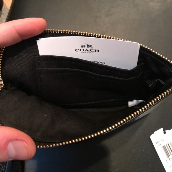 Coach crossgrain leather black wristlet, new - Picture 3 of 3