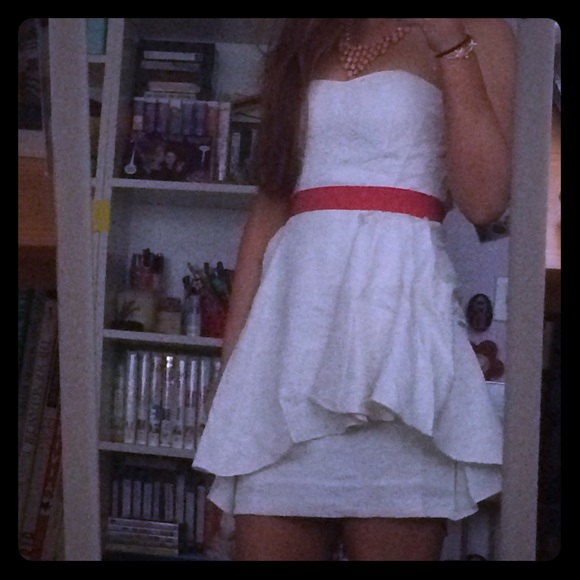 Gorgeous White Dress!! - Picture 2 of 4