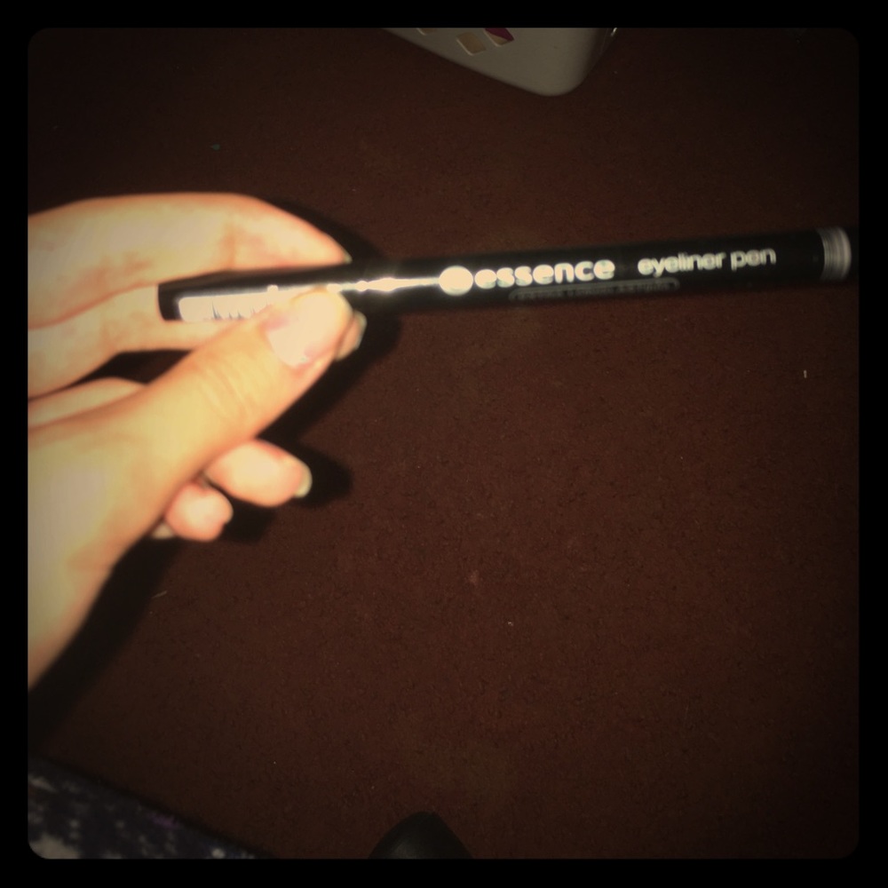 Essence long lasting eyeliner pen!!