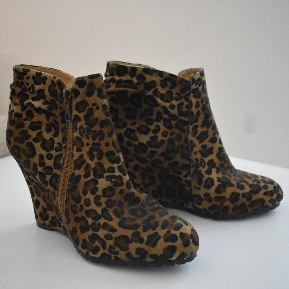 Nicole Miller 7.5 Leopard (never worn) booties