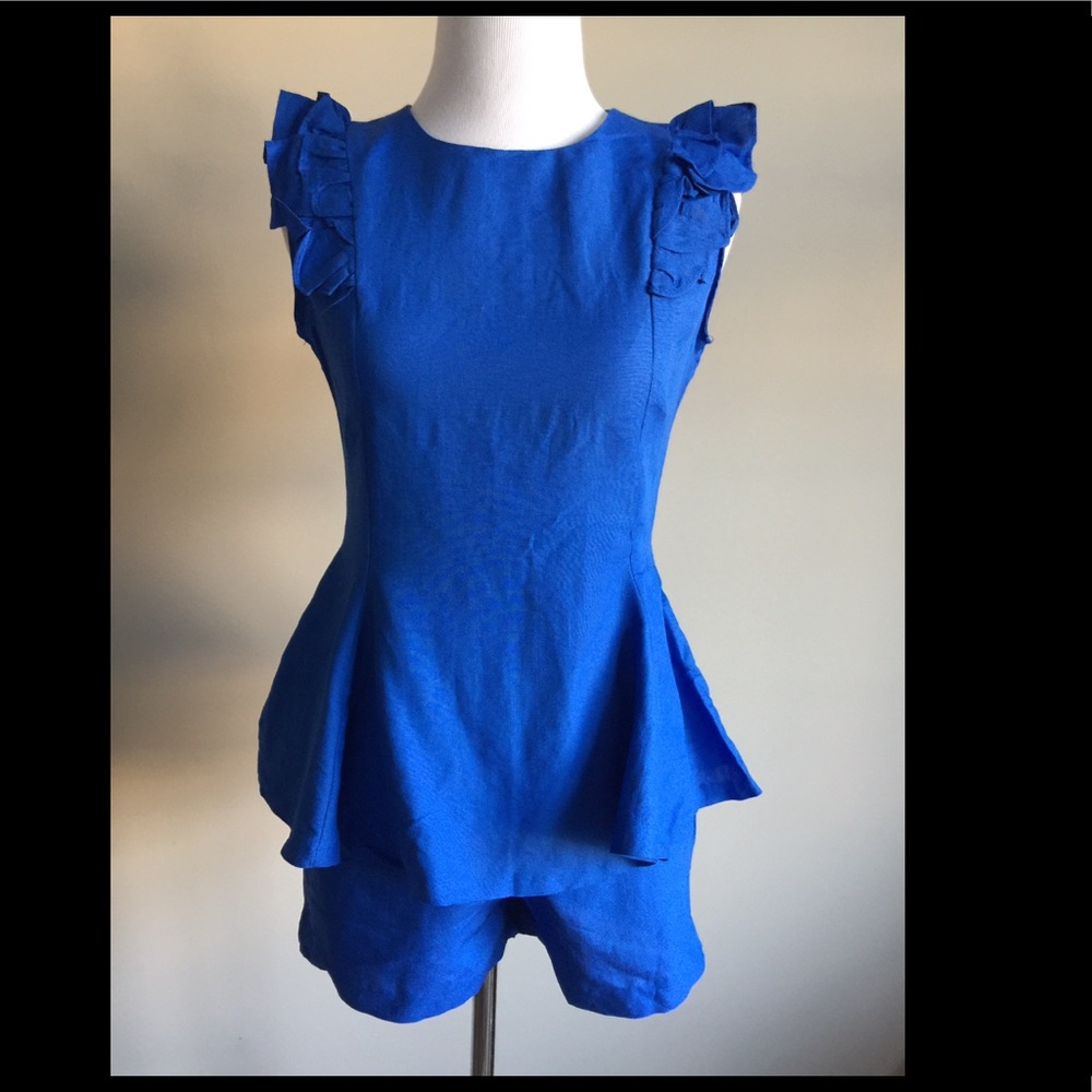 ⭐️SOLD⭐️Summer fabric blouse and shorts set.