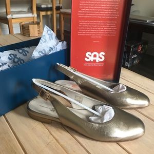 San Antonio shoemakers Chloe in gold SAS