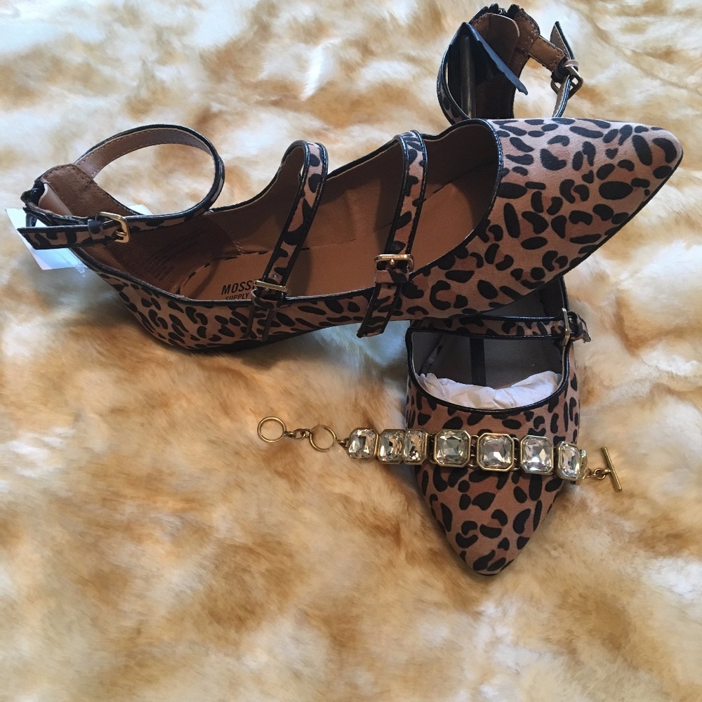 Women's cheetah zip up the back with strap size 7