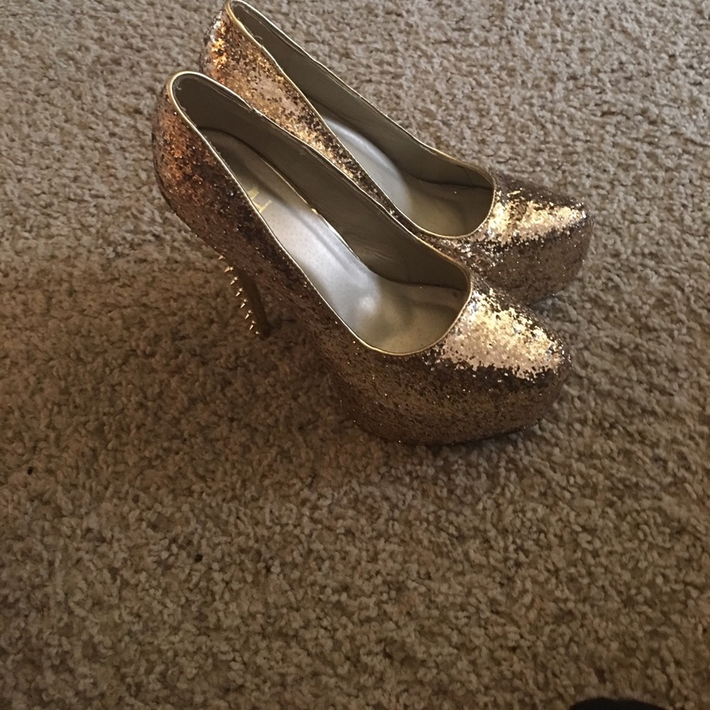 Gold high heel pumps