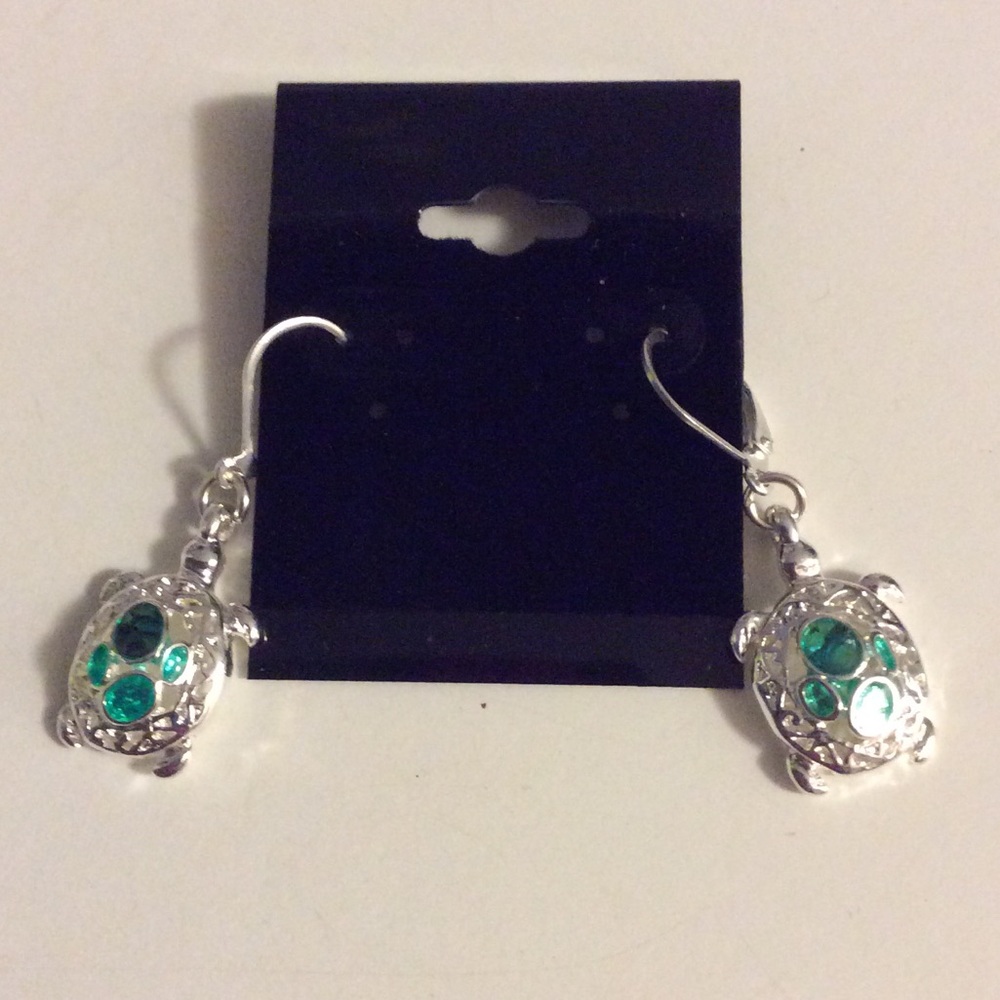TURTLE NWT EARRINGS
