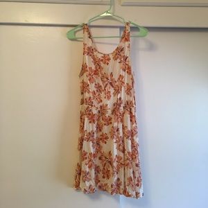 Floral Dress w/cutout
